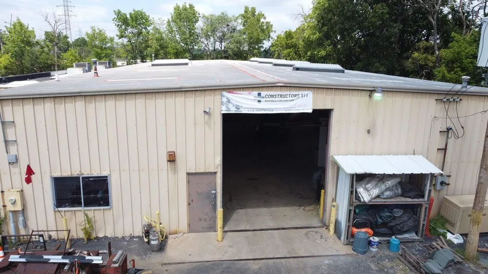 Professional roof leak repair for fast service in St. Louis, MO by Constructors 911