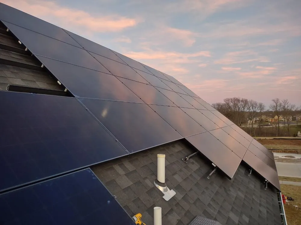 Top-rated shingle roofing service in St. Peters, MO - Contemporary Solar