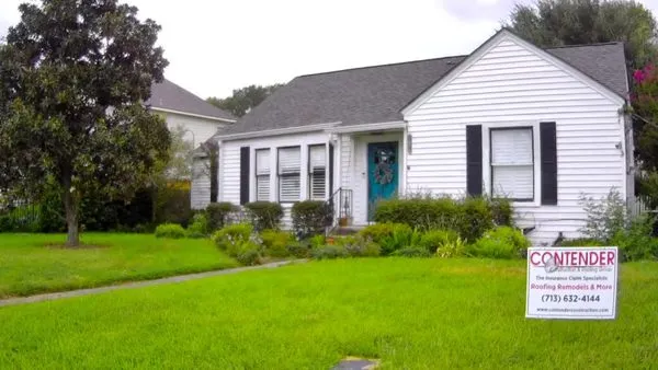 Contender Roofing and Construction Logo