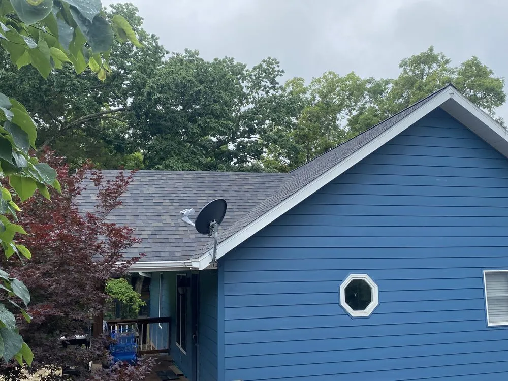 Local shingle roofing service in Sunrise Beach, MO by Counts Roofing