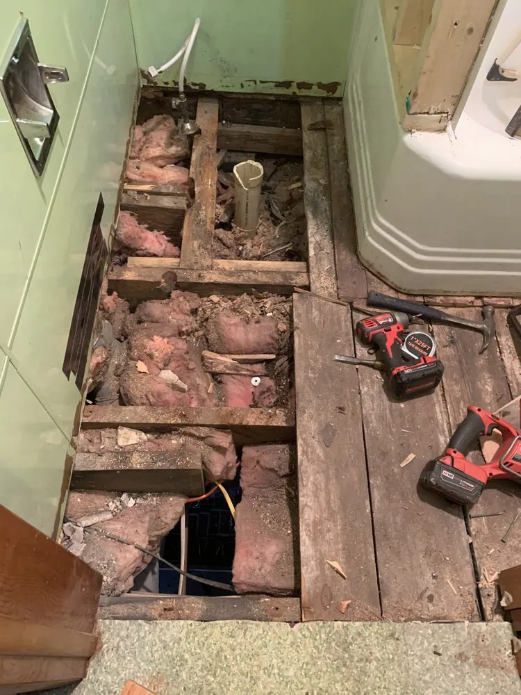 Professional roof leak repair experts serving Port Austin, MI - Craig Builders