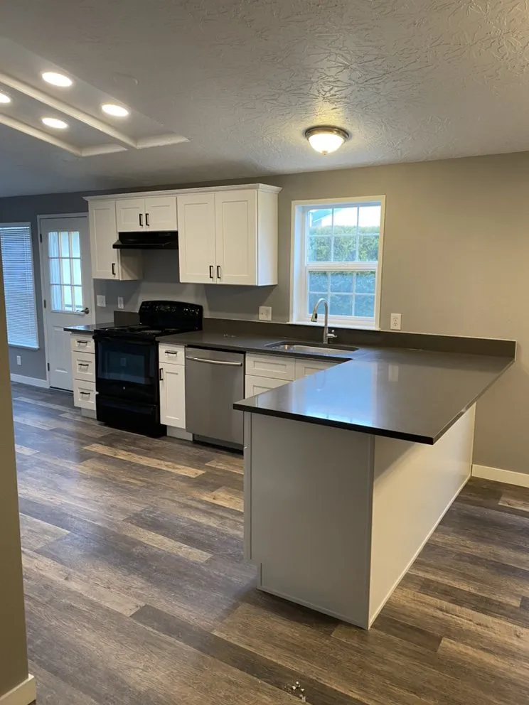 Slide of Cravenho Construction & Building