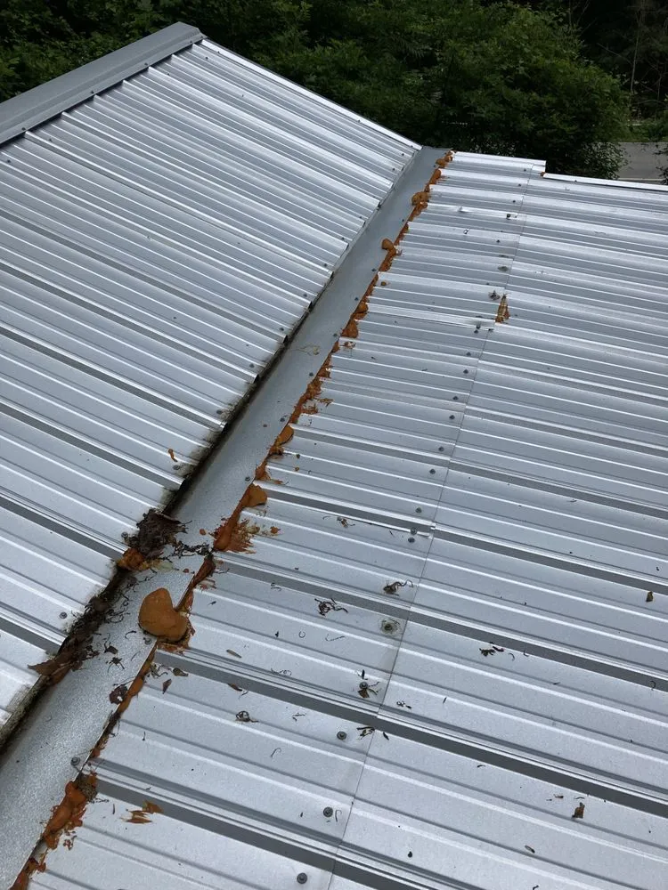 Licensed roof replacement experts serving Candler, NC - Crawford Roofing