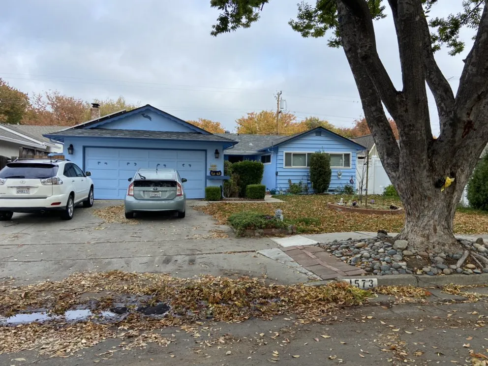 Slide of Crow Minor Roof & Gutter Services