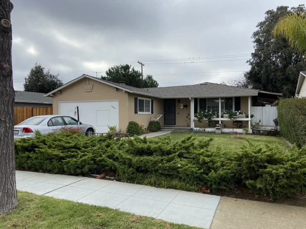 Slide of Crow Minor Roof & Gutter Services