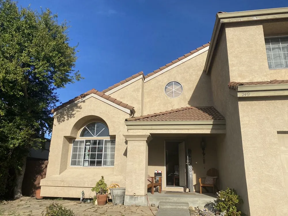 Slide of Crowson Roofing