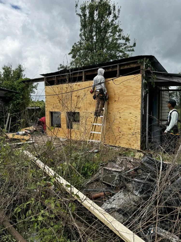 Top-rated shingle roofing service in Elkmont, AL by Cruz Roofing