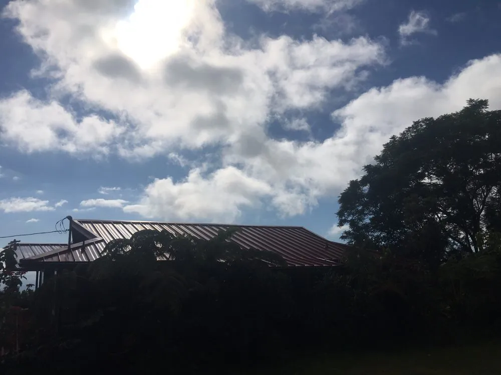 Licensed roof repair for fast service in Kailua-Kona, HI by Curb Appeal Hawaii