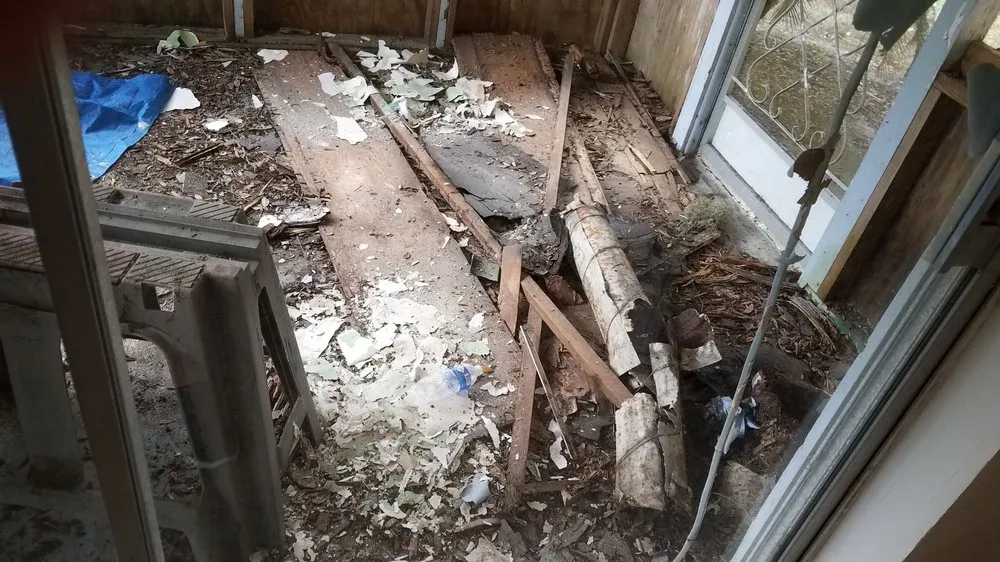 Slide of Curry's Roofing