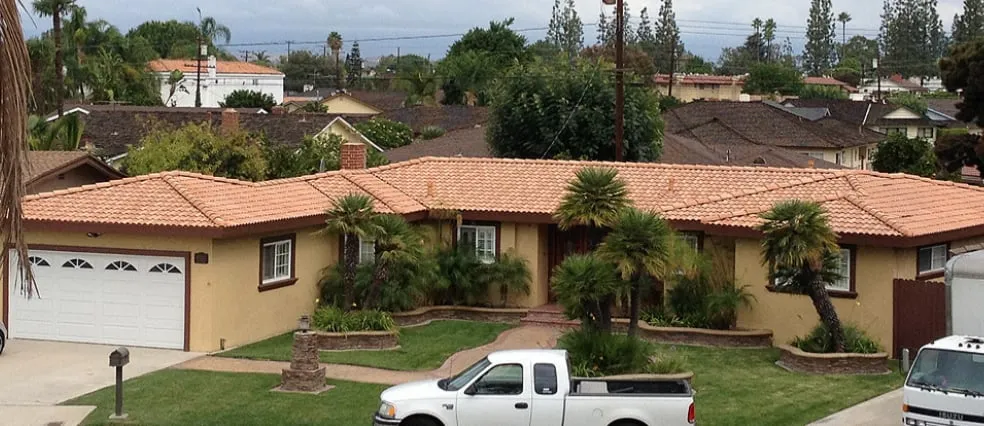 Slide of Custom Roof Company