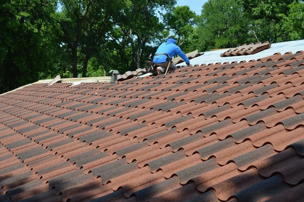 Slide of C.W. Roofing & Construction