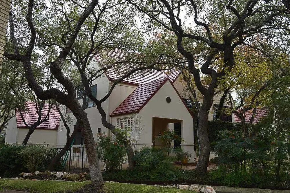 Slide of C.W. Roofing & Construction