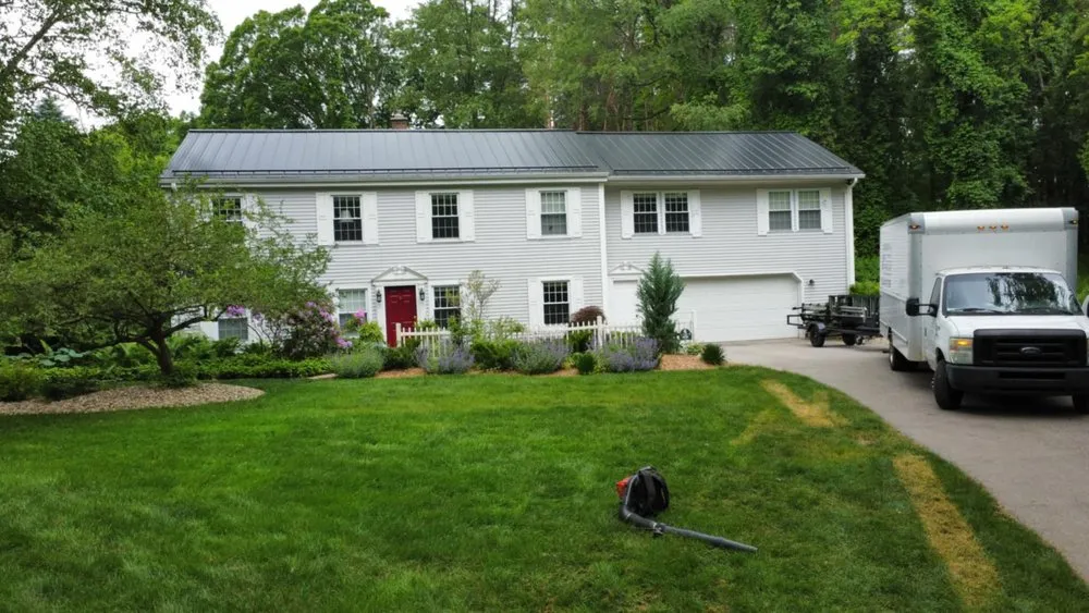 Slide of D & D Roofing 4G