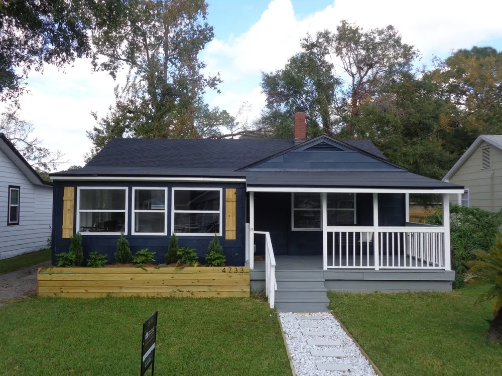 Slide of D & D Roofing