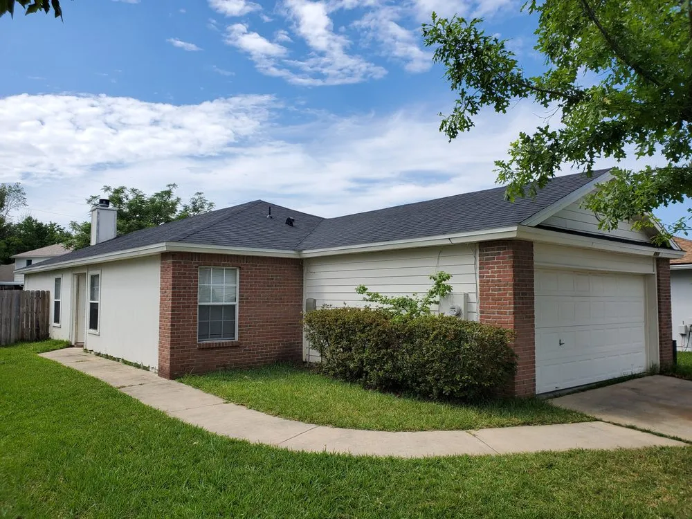 Slide of D & D Roofing