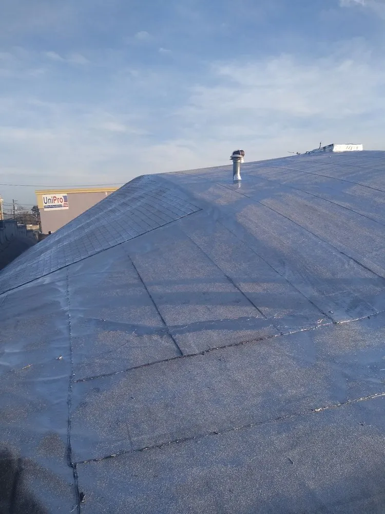 Slide of D & E Roofing and Paving