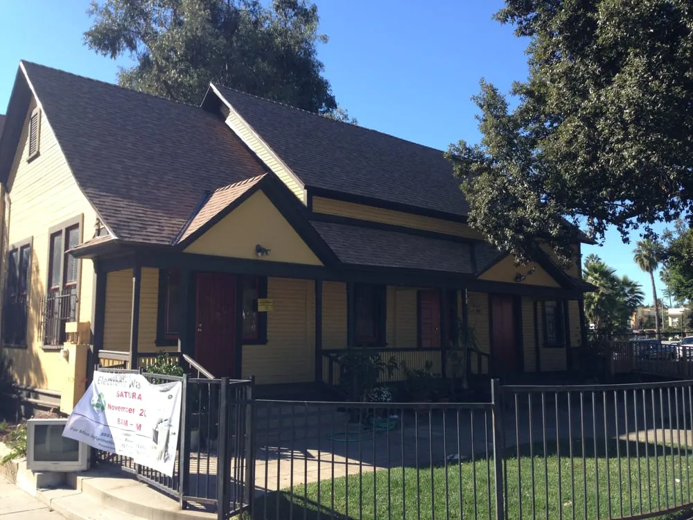 Slide of D & G Roofing