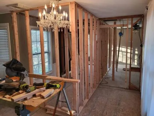 D & J Wiggins Construction Logo