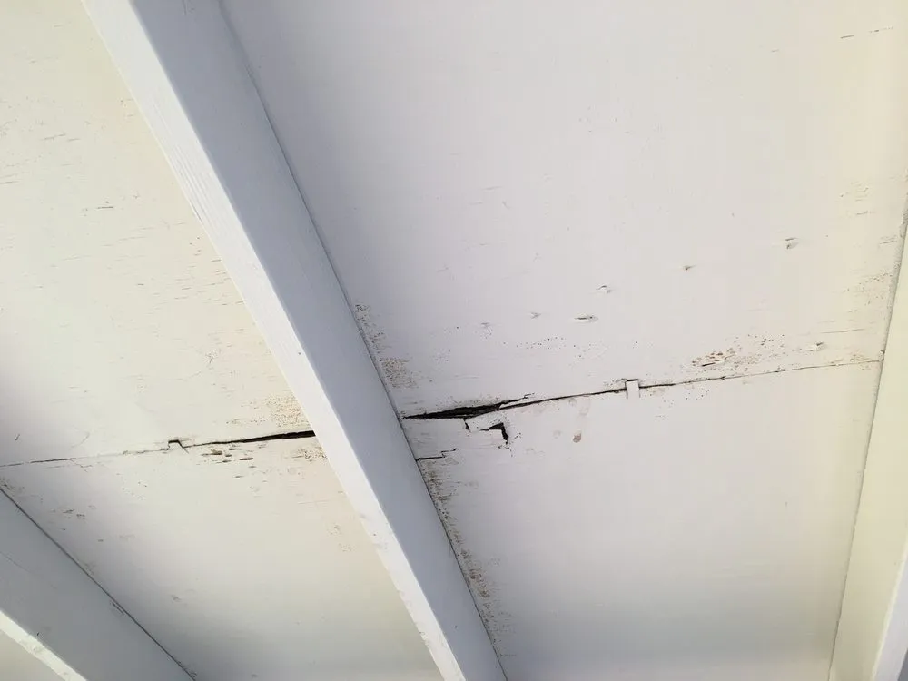 Slide of D & M Roofing