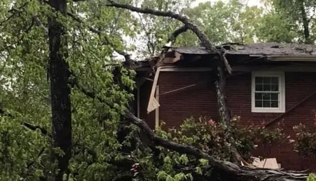 Slide of D & R Contractors