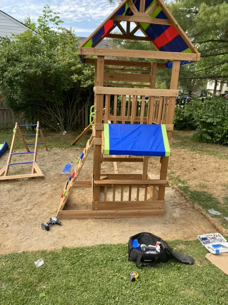 Slide of D & R Dynamic Decking