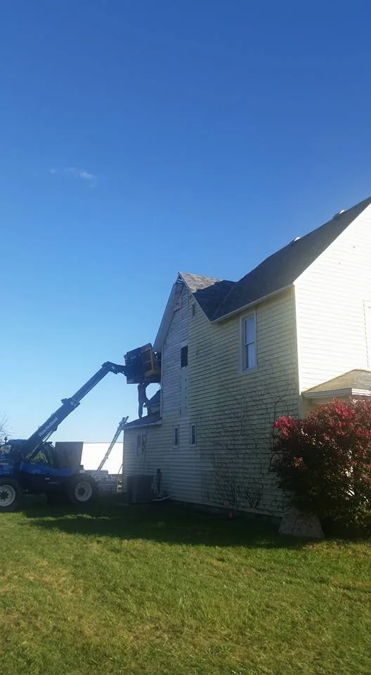 Slide of D and R Roofing