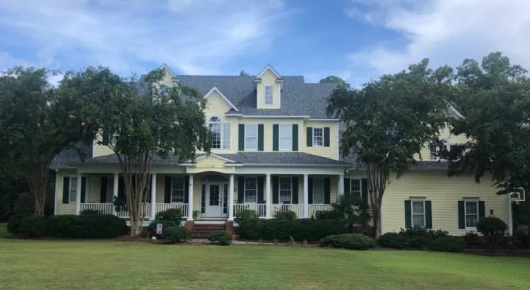 Slide of D. Thomas Roofing