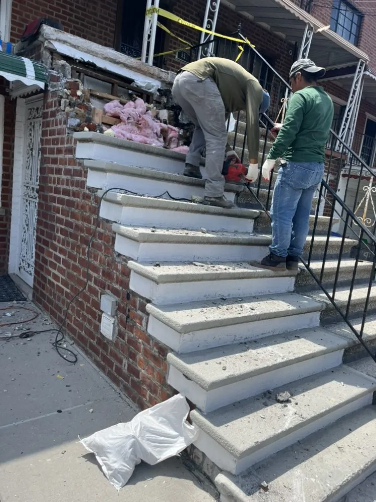 Licensed roof leak repair experts serving El Bronx, NY - D&A Pro General Construccion Corp