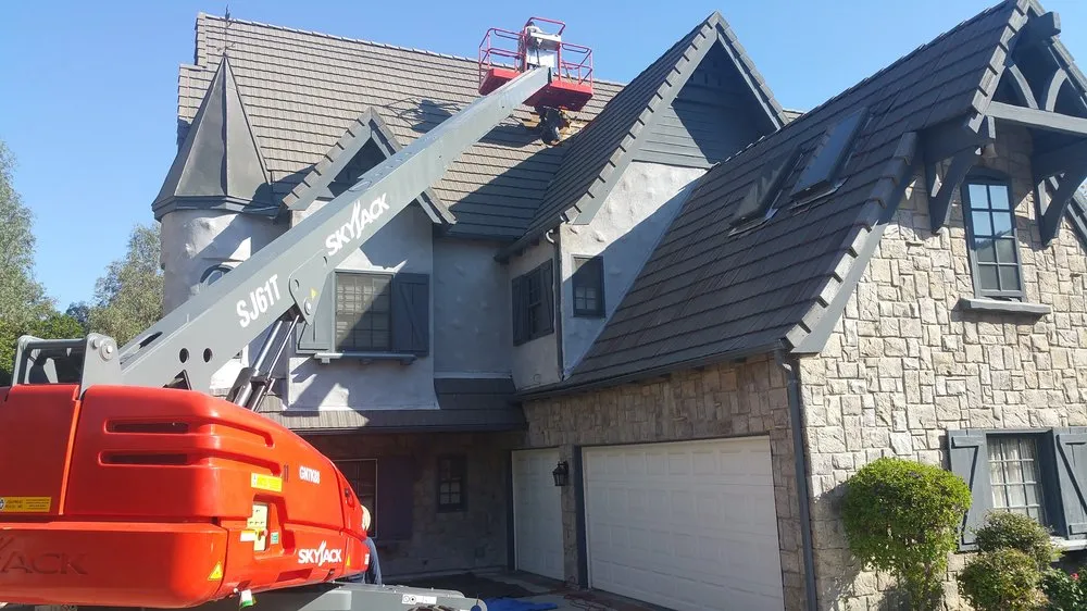 Slide of Daniel Roofing & Construction