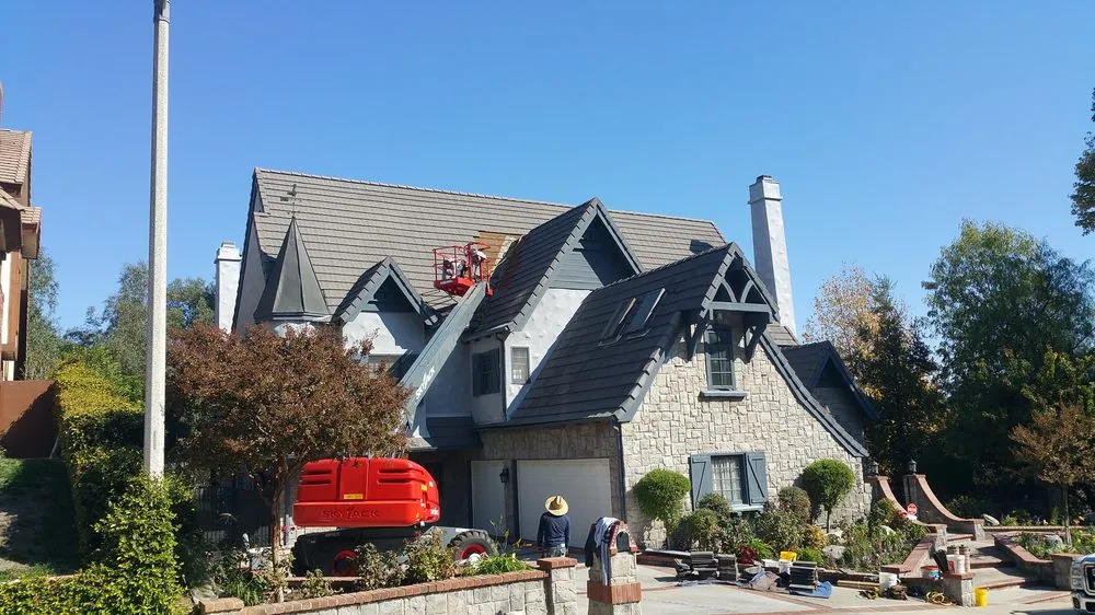 Slide of Daniel Roofing & Construction