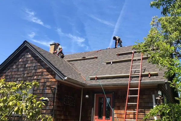 Daniel's Roofing Logo
