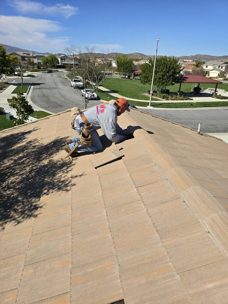 Slide of Dan's Roofing