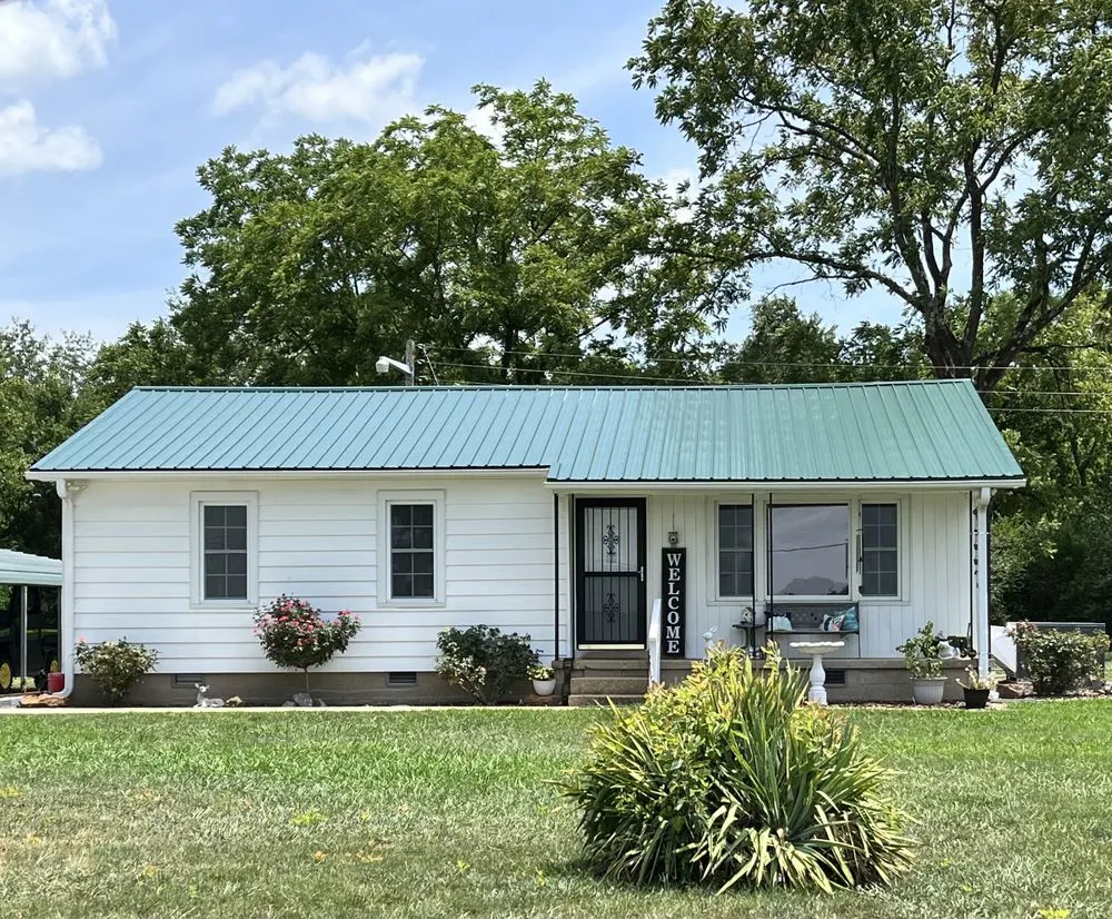 Slide of Darrell Davis Roofing