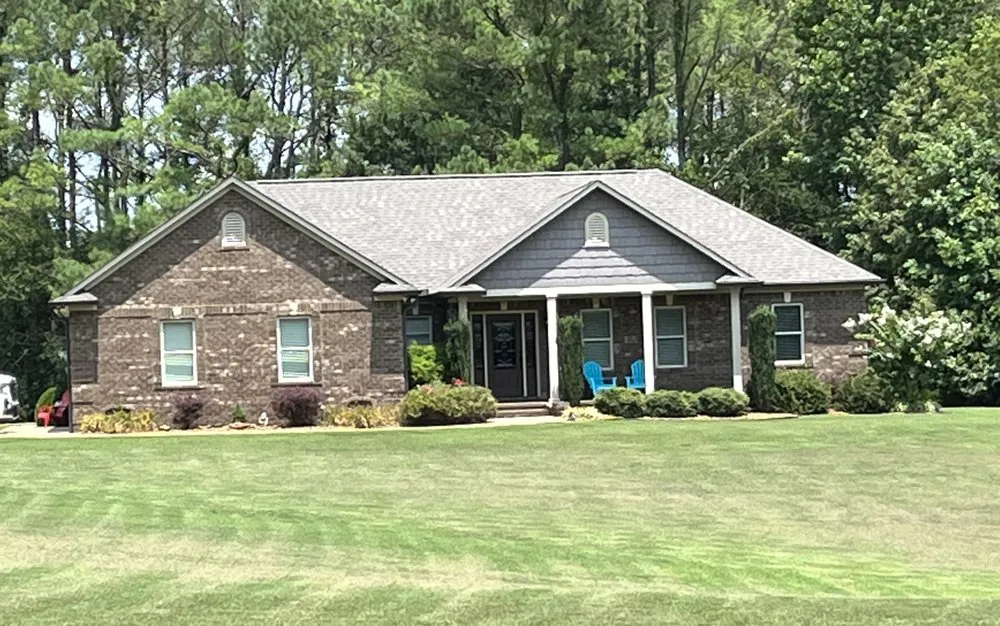 Slide of Darrell Davis Roofing