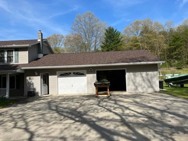 Slide of Dave Wagner Roofing