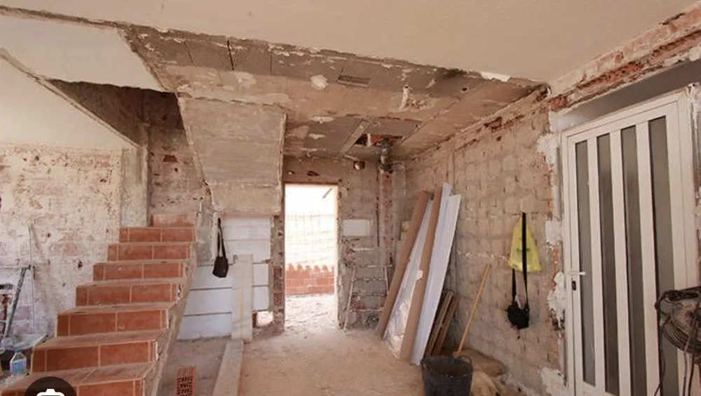 Slide of David Criollo Construction