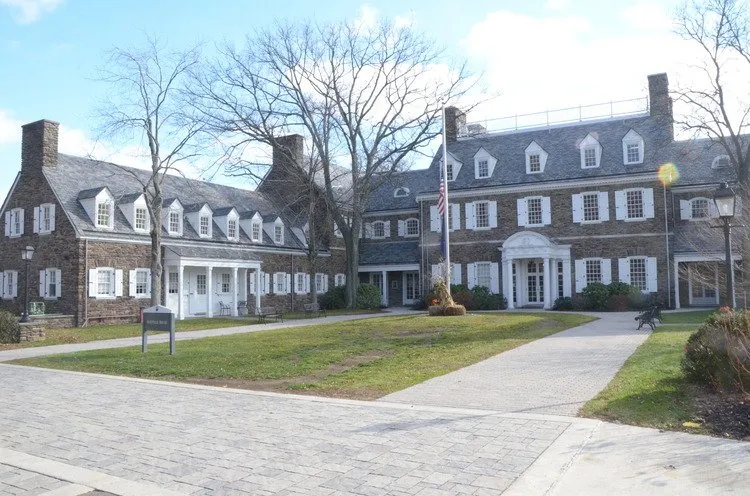 Slide of David M Maines & Associates