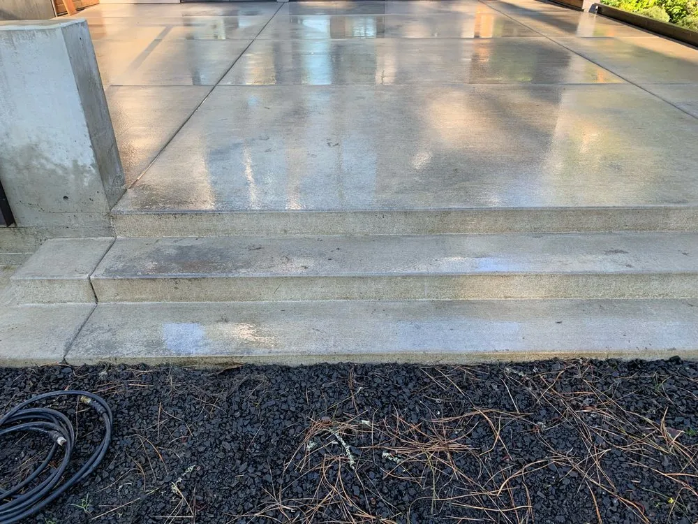 Slide of Davinki Pressure Washing Services