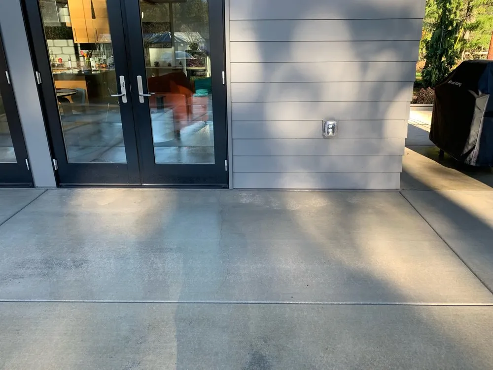 Slide of Davinki Pressure Washing Services