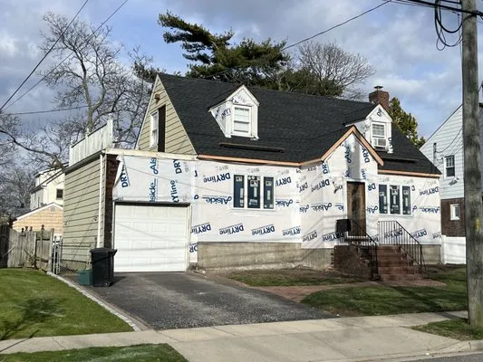 Daylight Home Improvement Logo