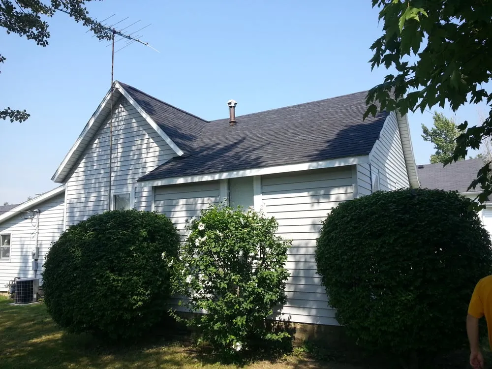 Licensed roof inspection same-day service across Summitville, IN - DC Contracting
