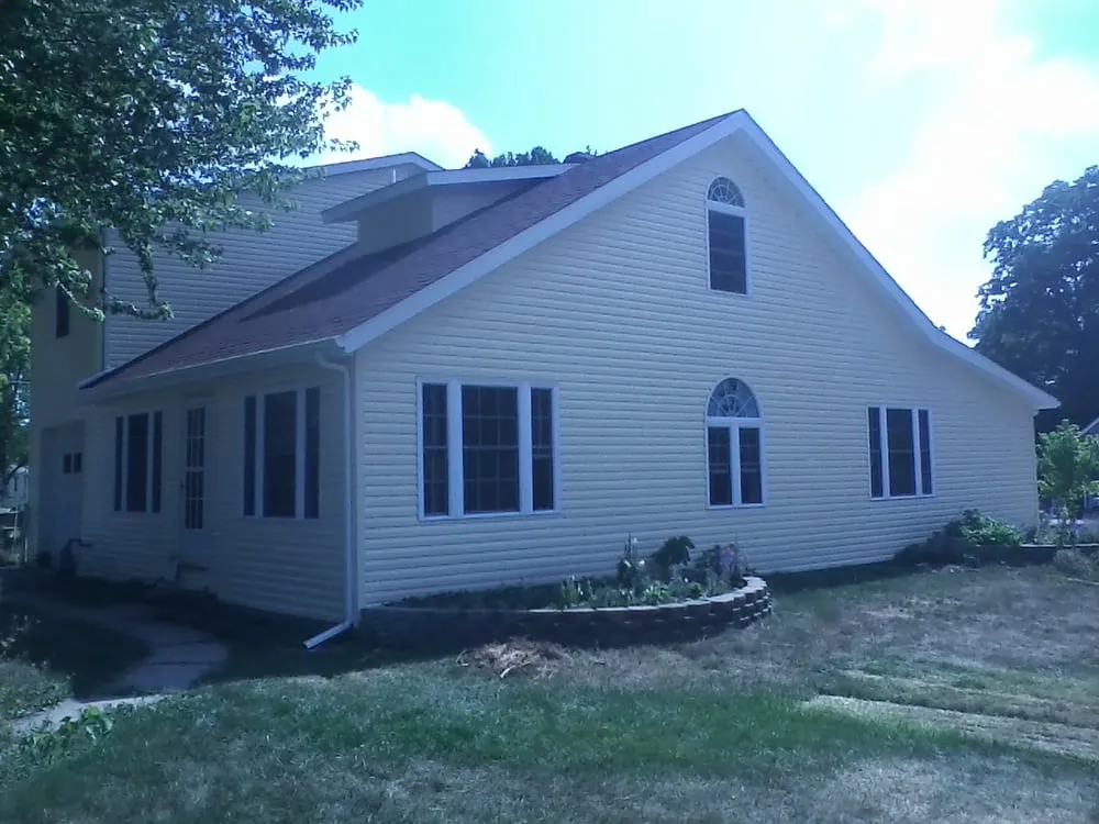 Professional roof repair same-day service across Summitville, IN - DC Contracting