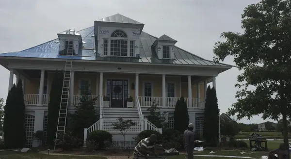 DC Exteriors & Renovations Logo