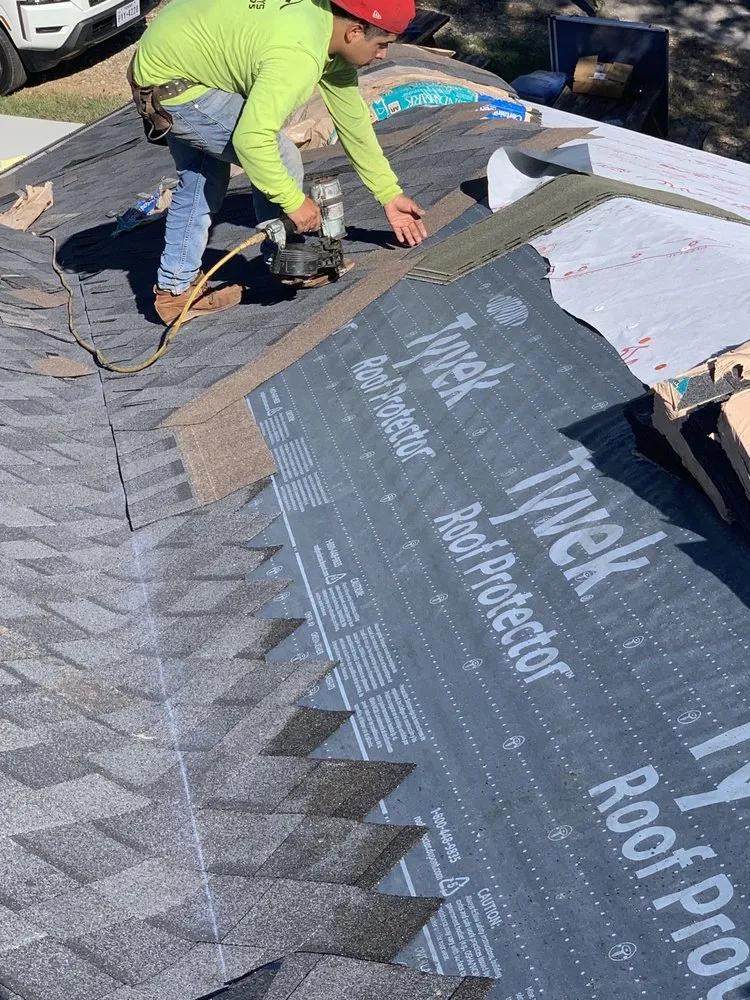 Slide of D&D Contracting and Roofing