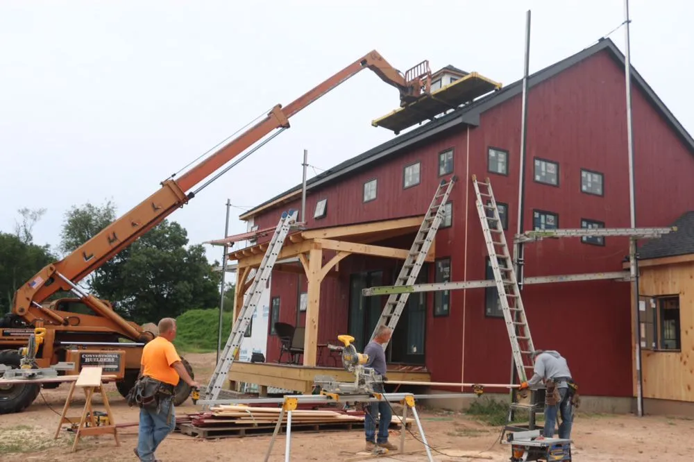 Slide of D&D Quality Siding