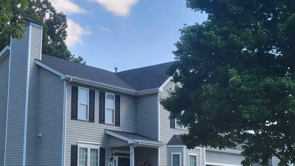 Slide of D&D Roofing