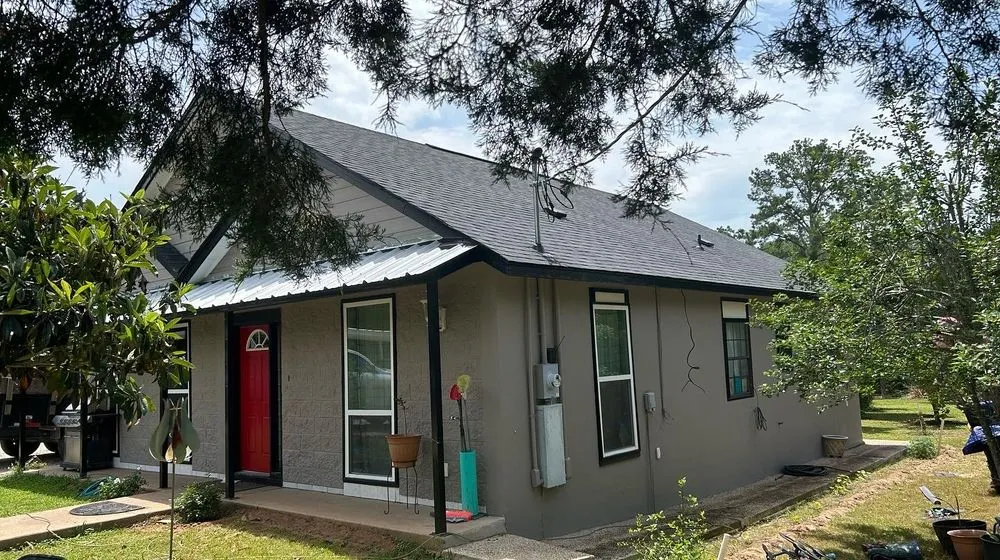 Slide of DE AL Roofing