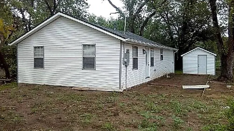 Slide of De La Cruz Roofing