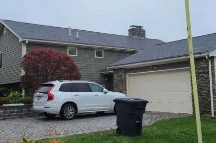 Slide of De La Rosa Roofing