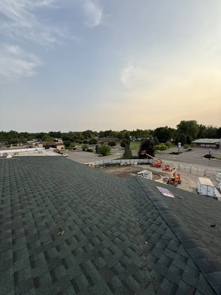 Slide of De Leon Roofing